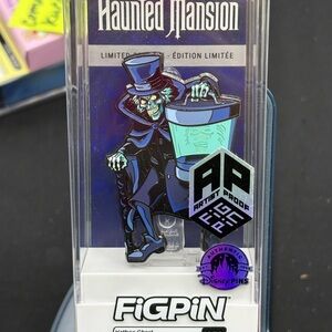 FiGPiN #1030 Disney Parks - Hatbox Ghost (AP)